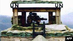 UN vojnik holandskog bataljona u bazi u Potočarima 11. jula 1995. 