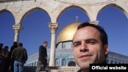 به گفته برادر حسین درخشان، ارتباط با اسراييل یکی از اتهام های وی است.