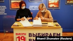 Москвадагы шайлоо бекеттеринин биринде. 17-сентябрь, 2021-жыл.