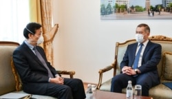 Заместитель министра иностранных дел Казахстана Шахрат Нурышев и посол Китая в РК Чжан Сяо.