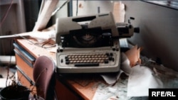 Urmările atacului terorist cu bombă din februarie 1981 împotriva sediului Europei Libere de la Munchen. La deschiderea arhivelor securității est-germane STASI s-a aflat că atacul a fost comandat de Nicolae Ceaușescu.