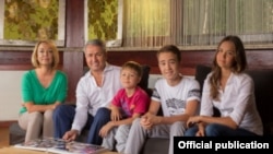 Раҳим Азимов бо аҳли оилааш