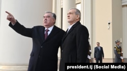 Эмомалӣ Раҳмон ва Масъуд Пизишкиён дар Душанбе дар рӯзи 16-уми январ дар Душанбе.