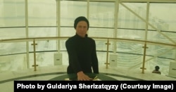 Әлімнұр Тұрғанбай Астанадағы Бәйтерек мұнарасының басында тұр (отбасы архивіндегі фото)