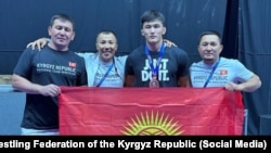 Ортодо грек-рим күрөшүнөн Кыргызстандын башкы машыктыруучусу Уран Калилов жана балбан Асан Жанышов.