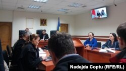 Evghenia Gutul și Svetlana Popan participă la ședința de judecată prin teleconferință, 16 octombrie 2025. 