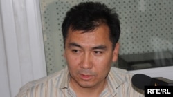 Равшан Жээнбеков "Азаттыктын" студиясында, 20-май, 2010.