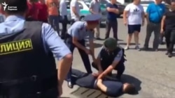 Алматыдагы атышуу: бир адам кармалды