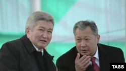 Феликс Кулов, Курманбек Бакиев. Архив сүрөт.