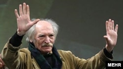 محمود دولت آبادی