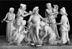 Галина Блейх “жасаган” скульптуралык композиция.