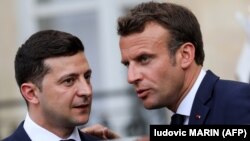 Președintele ucrainean, Volodimir Zelenski, și președintele francez Emmanuel Macron, la o reuniune la Paris din iunie 2019