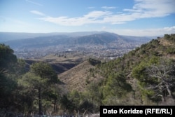 Еще один вид на Тбилиси с горы Махата (Мехи)