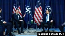 Mark Rutte, secretarul general al NATO, și JD Vance, vicepreședintele SUA.