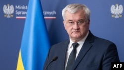 Зокрема, міністр закордонних справ підтвердив плани замінити посла України у США. Посаду зараз обіймає Оксана Маркарова