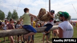 Малайлар капчык белән сугыша