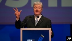 Fostul președinte ucrainean, Petro Poroșenko, vorbind la un congres al Partidului Popular European, la București, pe 6 martie 2024
