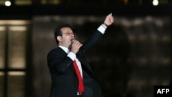 Primarul Istanbulului, Ekrem Imamoglu, ține un discurs după aflarea rezultatelor intermediare care îl indică drept câștigător al unui nou mandat de primar.