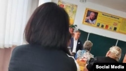 Фото, которое как утверждается, было сделано на встрече Исы Омуркулова с преподавателями.