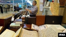 Coranul la un târg de carte în Teheran