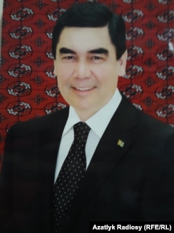 Портрет президента Г.Бердымухамедова с черными волосами