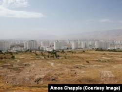 Aşgabadyň etegindäki tokaý zolagy.