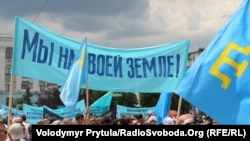 Траурній мітинг у день річниці депортації кримськотатарського народу (архівне фото, 2013 рік)
