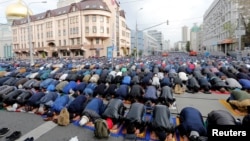 Москва. Курман айт намазы. Архив сүрөт.