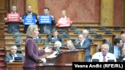 Protest opozicije u vreme obraćanja visoke predstavnice EU Federike Mogerini poslanicima u Skupštini Srbije