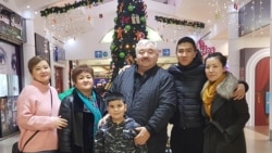 Мурат Жумабеков үй-бүлөсү менен.