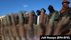 په ۲۰۲۱ز کال کې د امریکايي ځواکونو له افغانستانه تر وتلو وروسته وسلې او پوځي ګاډي افغان طالبانو قبضه کړل. پخوانی انځور