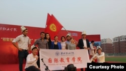 “Феникс” билим берүү борборунун Фейсбуктагы баракчасынан алынган сүрөт