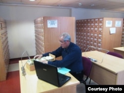 Т.Кененсариев Санкт-Петербургдагы архивде. 2016-жылдын январы.