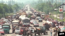 Izbegli iz Hrvatske na ulazu u Banjaluku, avgust 1995.