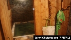 Жылуу-Суу курортундагы саркеч бассейн