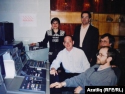 "Хәерле кич!" тапшыруын әзерләүчеләр. Уртада - Ирек Шәрипов