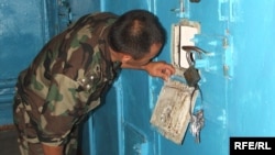 Тюрьма в Бишкеке, где содержатся приговоренные к длительным срокам заключения. В стране предлагают вернуть смертную казнь, от которой отказались 18 лет назад