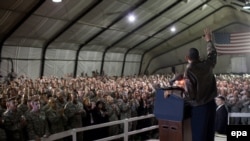 Bivši američki predsjednik Barack Obama obraća se vojnicima u Bagram bazi u martu 2010.