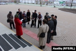 Шагыйрьләр бер-берсенә шигырь укый