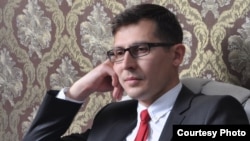 Энис Зияли.