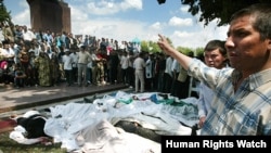 По данным правозащитников, во время Андижанских событий узбекскими властями были убиты тысячи мирных людей.