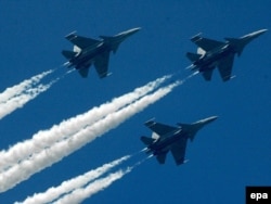 Російські винищувачі Су-30 у небі