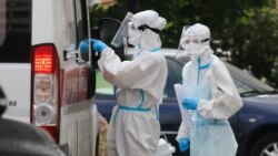 Белорусија - здравствени работници во заштитна облека
