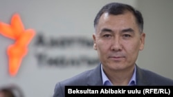 Равшан Жээнбеков.