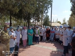 Ала-Бука аймактык ооруканасынын кызматкерлери. 6-апрель, 2020-жыл.