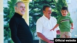 ბაბუა, შვილი და შვილიშვილი