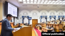 Санжар Муканбетов кеңешмеде