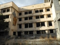 მარიამ ნატროშვილის და დეთუ ჯინჭარაძის ნამუშევარი; Game Over