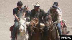 Тойдогу улак тартыш