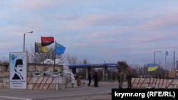 Акция по «гражданской блокаде» Крыма вблизи КПВВ «Чонгар» на админгранице с Крымом, ноябрь 2015 года